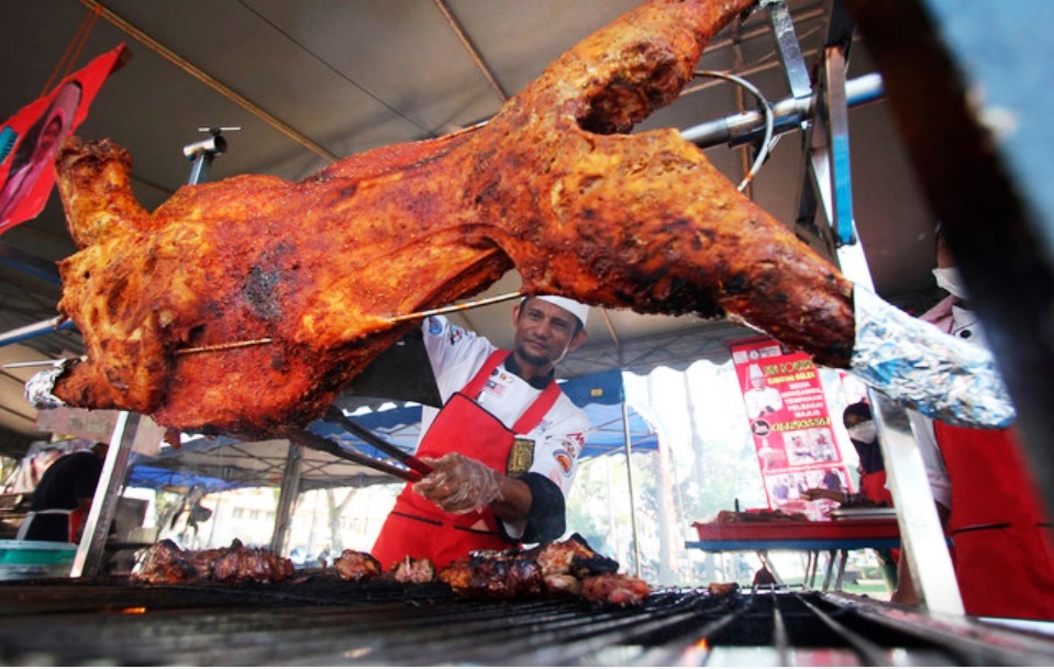 烤羊肉绝对是肉食者的最爱。-马新社-