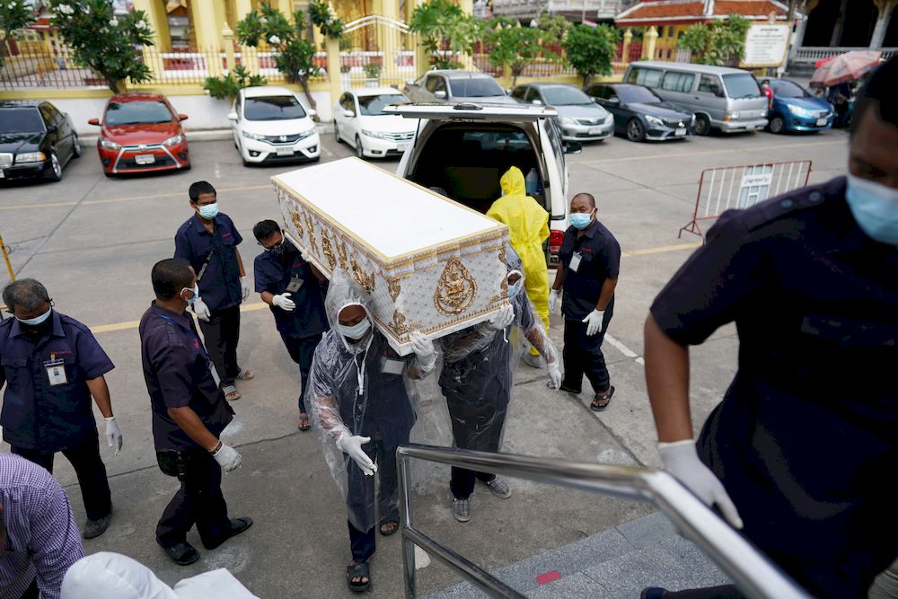 Temple workers carry a coffin containing a body of a man who died from the coronavirus disease (Covid-19) during his funeral at a temple in Bangkok, Thailand April 24, 2021. u00e2u20acu201d  Reuters pic