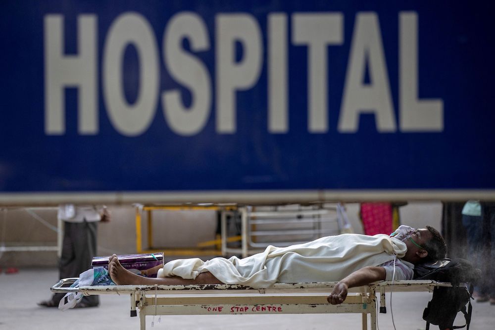 A patient suffering from the coronavirus disease waits to get admitted outside the casualty ward at Guru Teg Bahadur hospital, amidst the spread of the disease in New Delhi, India, April 23, 2021. u00e2u20acu201d Reuters picnn