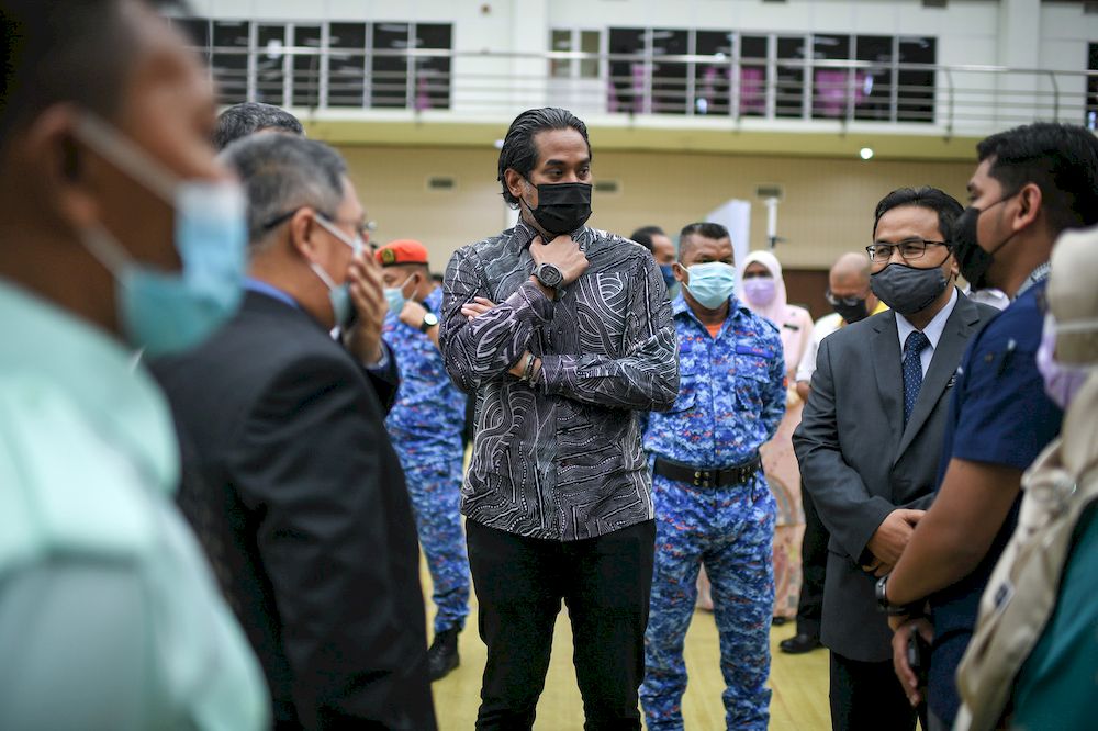 Coordinating Minister of the National Covid-19 Immunisation Program, Khairy Jamaluddin talking to the staff of the Perlis State Health Department when visiting the vaccination centre at Dewan Wawasan 2020, in Kangar, April 27, 2021. u00e2u20acu201d Bernama pic