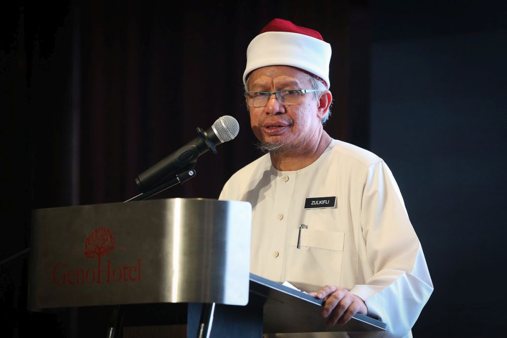 Minister in the Prime Ministeru00e2u20acu2122s Department (Islamic Affairs) Datuk Seri Zulkifli Mohamad Al-Bakri speaks during a Yapeim-MDTC event in Subang Jaya April 9, 2021. u00e2u20acu201d Picture by Yusof Mat Isa