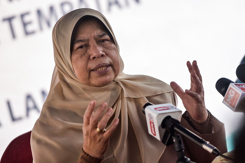 Housing and Local Government Minister Datuk Zuraida Kamaruddin speaks during a press conference in Kuala Langat April 15, 2021. u00e2u20acu2022 Picture by Miera Zulyana