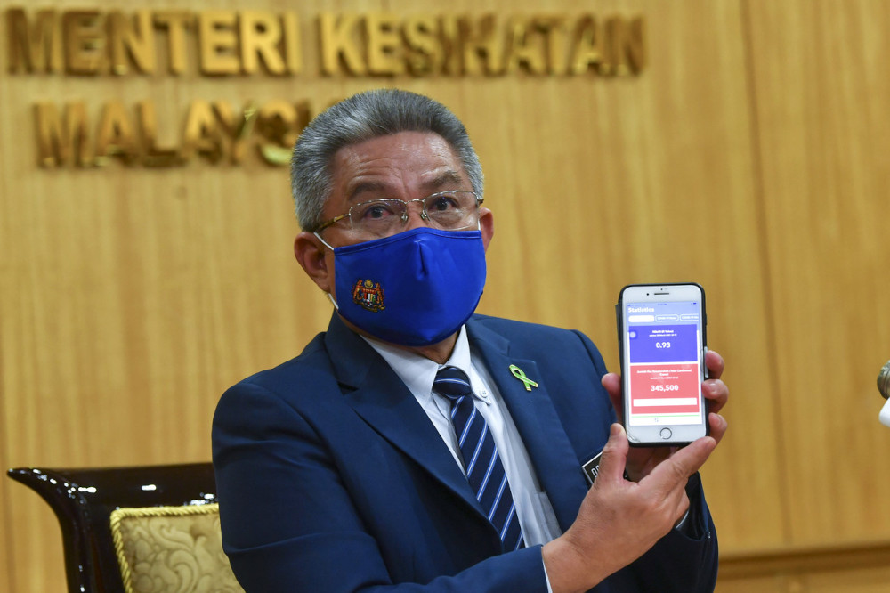 Health Minister Datuk Seri Dr Adham Baba showing the latest functions on the MySejahtera application in Putrajaya, April 1, 2021. u00e2u20acu201d Bernama pic 