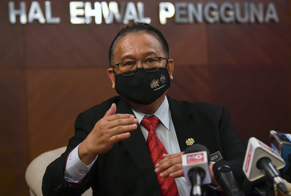 Domestic Trade and Consumer Affairs Minister Datuk Seri Alexander Nanta Linggi speaking to reporters in Putrajaya, April 23, 2021. u00e2u20acu201d Bernama pic 