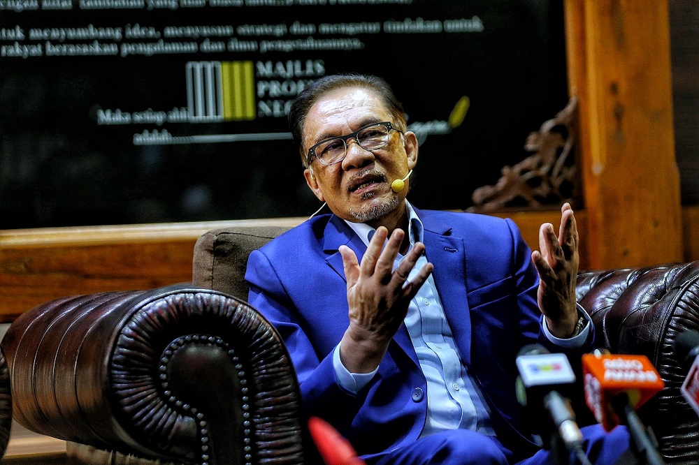 Datuk Seri Anwar Ibrahim speaks during the u00e2u20acu02dcBicara Tokohu00e2u20acu2122 programme in Kajang April 10, 2021. u00e2u20acu2022 Picture by Ahmad Zamzahuri