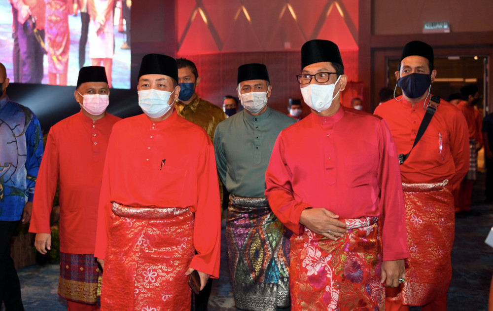 Bersatu deputy president Datuk Seri Ahmad Faizal Azumu with Sabah Bersatu Chairman Datuk Hajiji Noor at Sabah Bersatuu00e2u20acu2122s second year anniversary celebration at the Sabah International Convention Centre, April 5, 2021. u00e2u20acu201d Bernama pic 