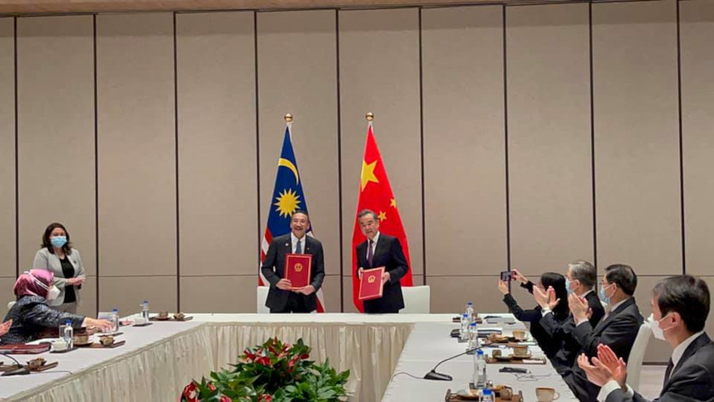 The MoU was inked during a meeting between Malaysian Foreign Minister Datuk Seri Hishammuddin Tun Hussein and China Foreign Minister Wang Yi in Fujian, China, April 1, 2021. u00e2u20acu201d Picture from Facebook/Hishammuddin Hussein