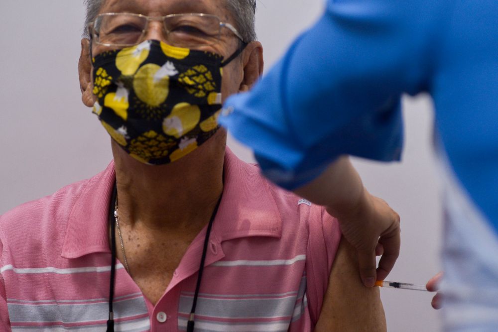 A senior citizen receives his Covid-19 jab at a vaccination centre in Kapar, Klang April 28, 2021. u00e2u20acu201d Picture by Miera Zulyana