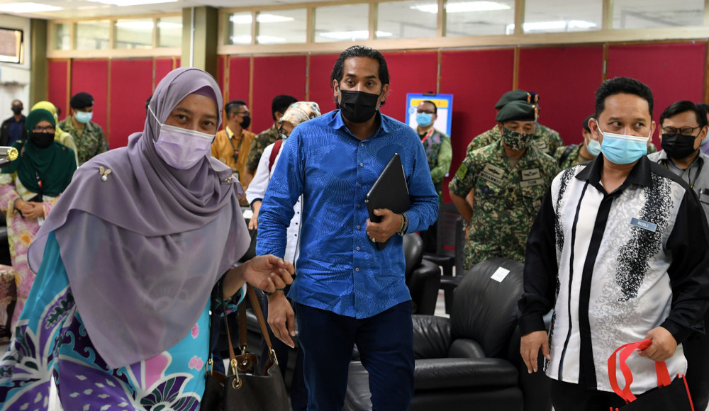 Khairy Jamaluddin visits the vaccine centre at Kompleks Masyarakat Penyayang in George Town, Penang, April 1, 2021. u00e2u20acu201d Bernama pic 