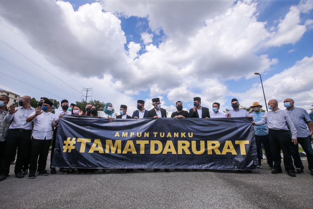 Opposition leaders hold a banner in front of Istana Negara asking for an end to the Emergency, April 20, 2021. u00e2u20acu2022 Picture by Hari Anggara