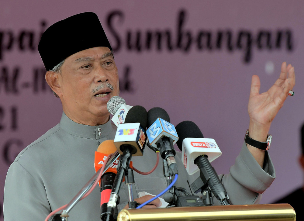 Prime Minister Tan Sri Muhyiddin Yassin at the Gambir State Assembly-level Tahlil ceremony and presentation of Ramadan Al-Mubarak contributions at Masjid Jamek Simpang Lima Darat in Bukit Gambir, Johor, April 27, 2021. u00e2u20acu201d Bernama pic 