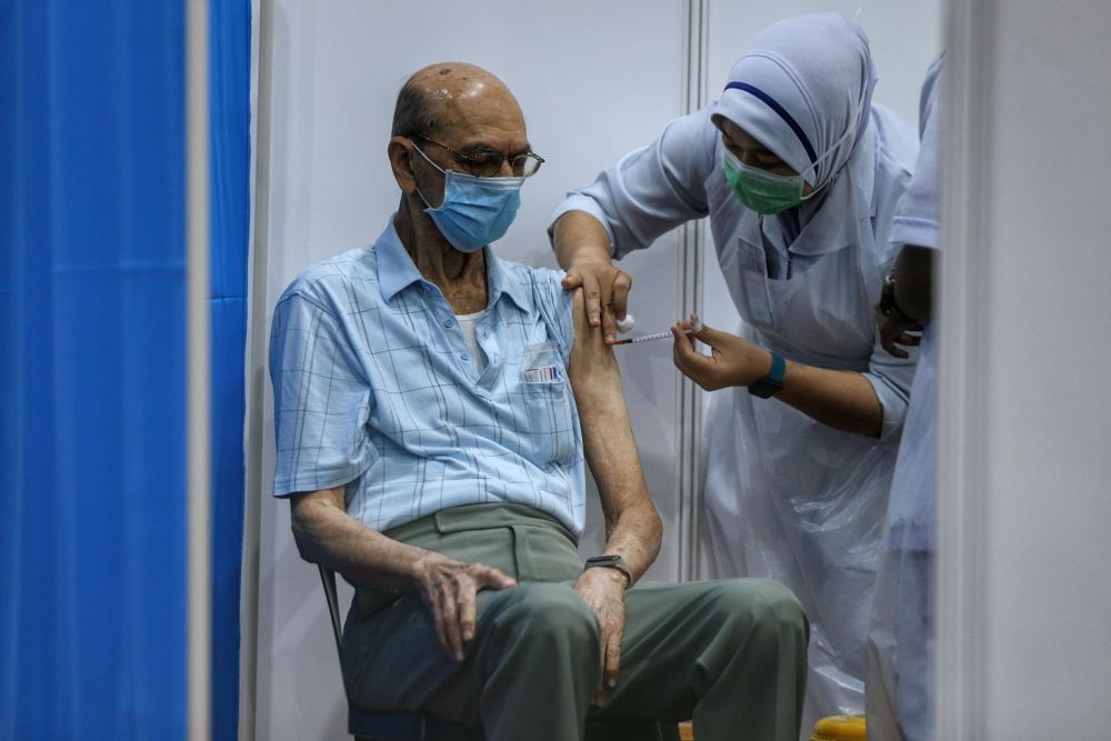 A senior citizen receives his Covid-19 jab at a vaccination centre at the Sunway Pyramid Convention Centre, Petaling Jaya April 27, 2021. u00e2u20acu201d Picture by Ahmad Zamzahuri