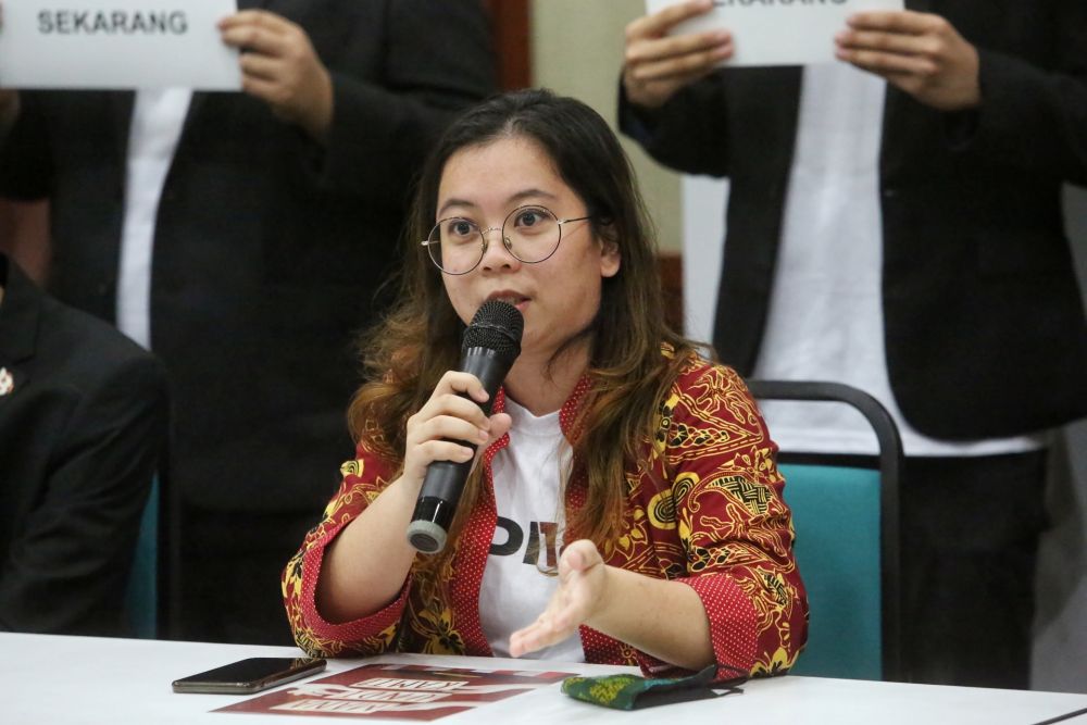 Qyira Yusri speaks during a press conference on Undi18's lawsuit at the Kuala Lumpur and Selangor Chinese Assembly Hall April 2, 2021. u00e2u20acu201d Picture by Choo Choy May
