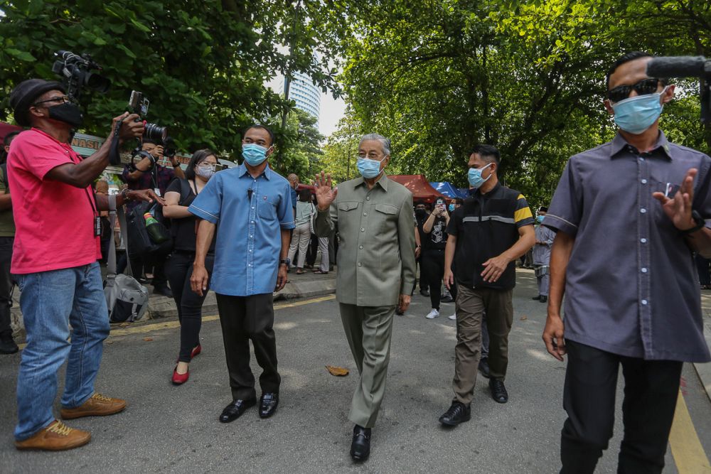 Tun Dr Mahathir Mohamad is pictured in front of the Dang Wangi District Police headquarters in Kuala Lumpur April 2, 2021. u00e2u20acu201d Picture by Yusof Mat Isa