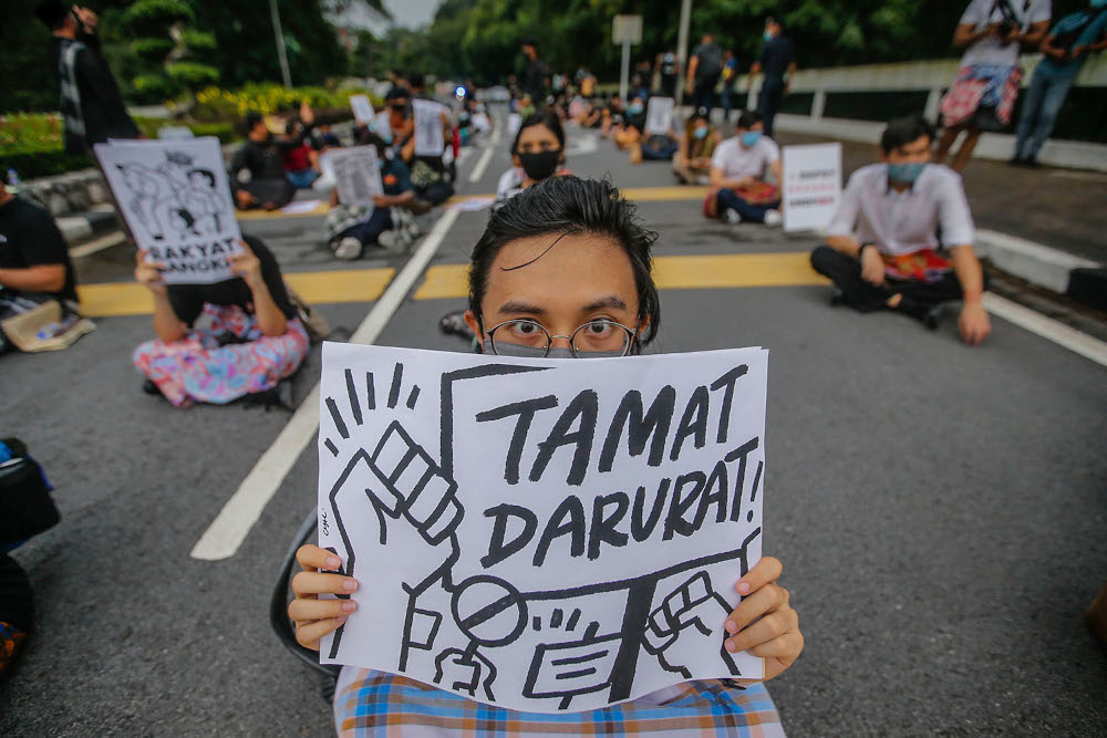 About a hundred Malaysian youths gathered in front of the Parliament of Malaysia building, calling for Parliament to immediately reconvene and end the state of Emergency, April 30, 2021. u00e2u20acu2022 Picture by Hari Anggaran