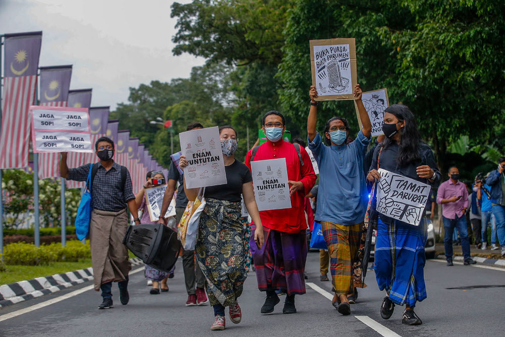 About a hundred Malaysian youths gathered in front of the Parliament of Malaysia building, calling for Parliament to immediately reconvene and end the state of Emergency, April 30, 2021. u00e2u20acu2022 Picture by Hari Anggaran