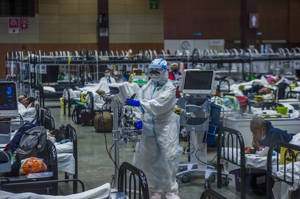 A health worker tends to a patient at the Covid-19 Low-Risk Quarantine and Treatment Centre (PKRC) at the Malaysia Agriculture Expo Park (MAEPS) 2 in Serdang May 19, 2021. u00e2u20acu201d Picture by Shafwan Zaidon