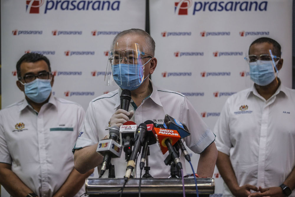 Transport Minister Datuk Seri Wee Ka Siong (centre) speaks to reporters after visiting the crisis centre at the KLCC Light Rail Transit (LRT) station in Kuala Lumpur May 28, 2021. u00e2u20acu201d Picture by Hari Anggara