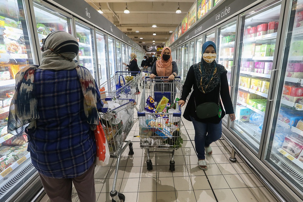 People shop for groceries at the Mydin Mall USJ 1 in Subang Jaya May 29, 2021. u00e2u20acu201d Picture by Yusof Mat Isa