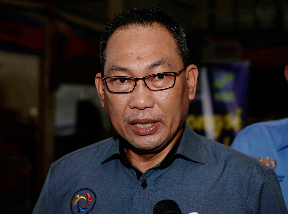 Deputy Human Resources Minister Datuk Awang Hashim when met by media during the Pre-Syawal Sales Ceremony at the Pasar Tani Kekal Guar Chempedak in Yan  May 8, 2021. u00e2u20acu201d Bernama pic