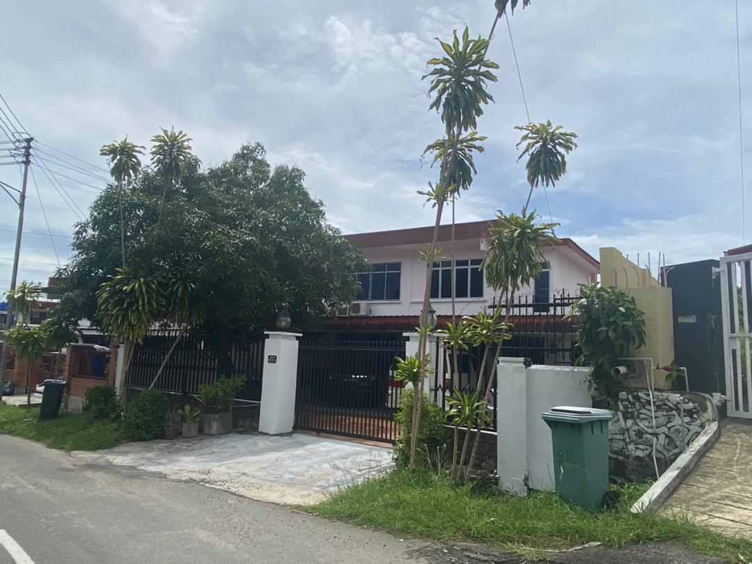 A general view of the residence purportedly belonging to one Yong Chee Kong in Kota Kinabalu May 20, 2021. u00e2u20acu201d Picture by Julia Chan
