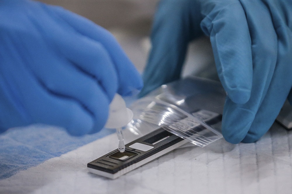 A health worker conducts a Covid-19 swab test at Dewan Seri Siantan in Selayang May 19, 2020. u00e2u20acu201d Picture by Hari Anggara