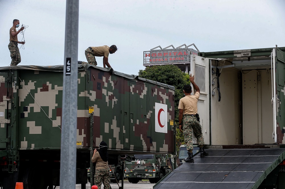 Malaysian Armed Forces personnel setting up the field intensive care unit at the Kepala Batas Hospital in Seberang Perai May 19, 2021. u00e2u20acu2022 Picture by Sayuti Zainudin