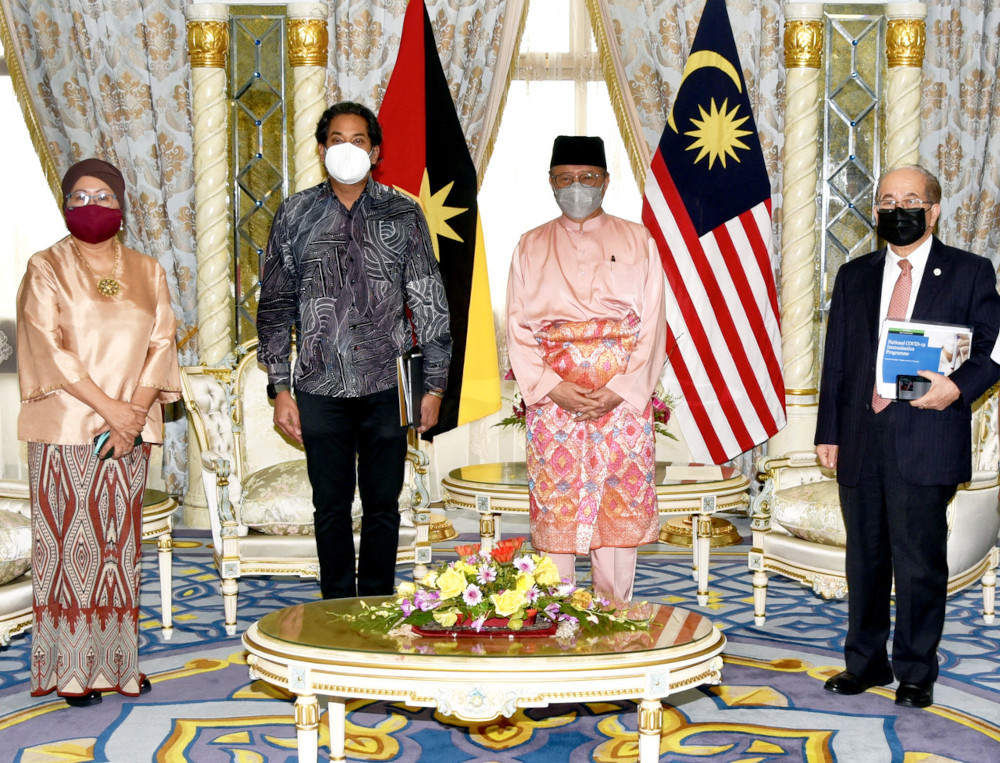 Science, Technology and Innovation Minister Khairy Jamaluddin with Sarawak Chief Minister Datuk Patinggi Abang Johari Openg at Wisma Bapa Malaysia in Kuching, May 28, 2021. u00e2u20acu201d Bernama pic 