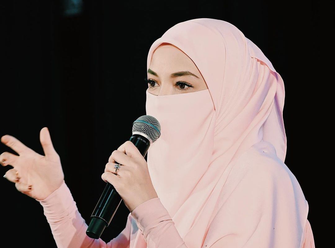Neelofa claims that the police are aware of the matter and invited the authorities to check CCTV recordings to verify her statement. u00e2u20acu201d Picture via Instagram/neelofan