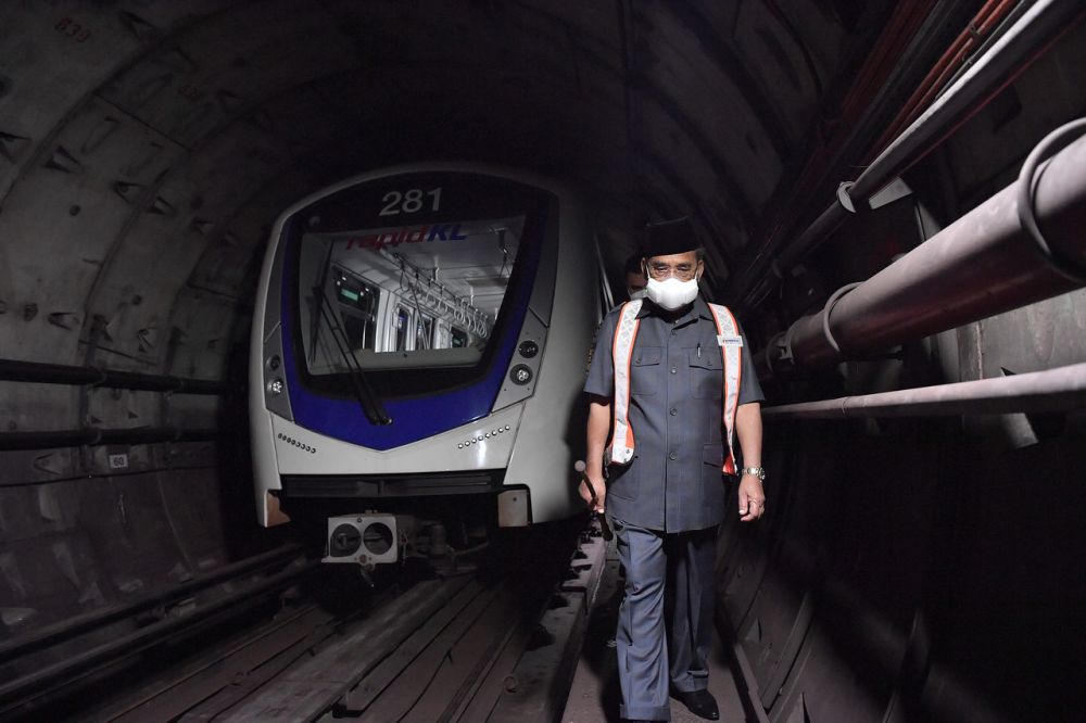 Prasarana chairman Datuk Seri Tajuddin Abdul Rahman inspects the site of the accident between two LRT trains near the KLCC station in Kuala Lumpur May 25, 2021. u00e2u20acu2022 Bernama pic