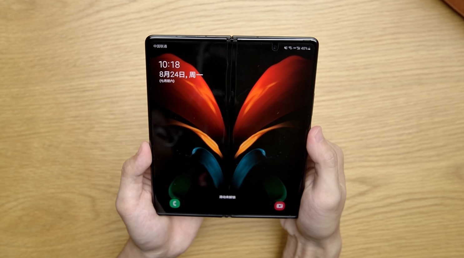  Samsung Galaxy Z Fold 2。-图取自SoyaCincau-