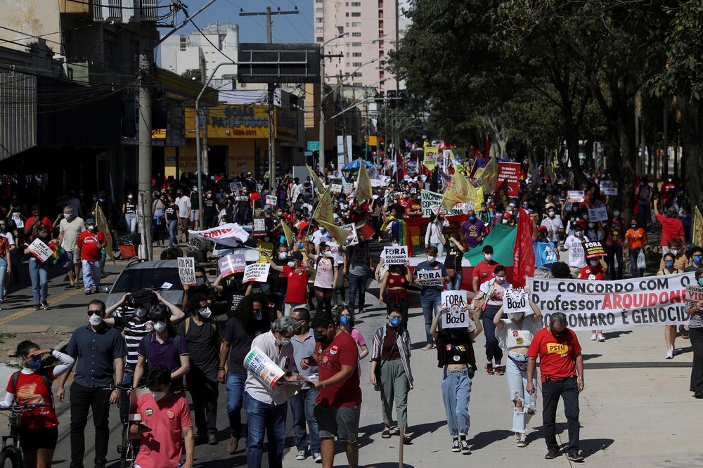 People participate in a demonstration against Brazilu00e2u20acu2122s President Jair Bolsonarou00e2u20acu2122s handling of the coronavirus disease (Covid-19) pandemic and to impeach him, in Sao Paulo, Brazil, June 19, 2021. u00e2u20acu201d Reuters pic