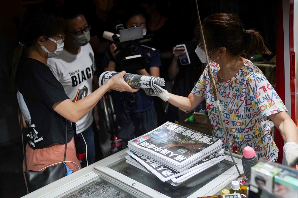 A customer buys copies of the final edition of Apple Daily, published by Next Digital, in Hong Kong June 24, 2021. u00e2u20acu2022 Reuters pic