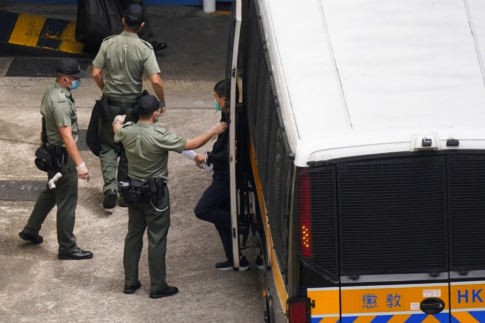 Apple Dailyu00e2u20acu2122s editor-in-chief Ryan Law arrives at Lai Chi Kok Reception Centre by a prison van after he remained in custody over the national security law charge, in Hong Kong June 19, 2021. u00e2u20acu2022 Reuters pic