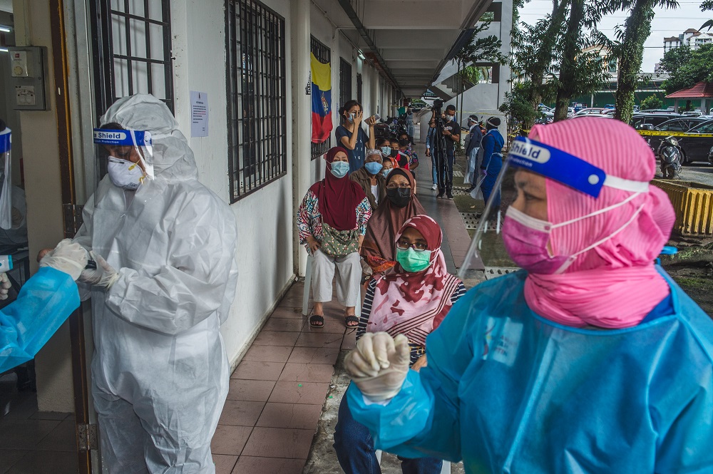 Health workers conduct a Covid-19 swab test in Bandar Tun Razak, Kuala Lumpur June 5, 2021. u00e2u20acu2022 Picture by Shafwan Zaidon