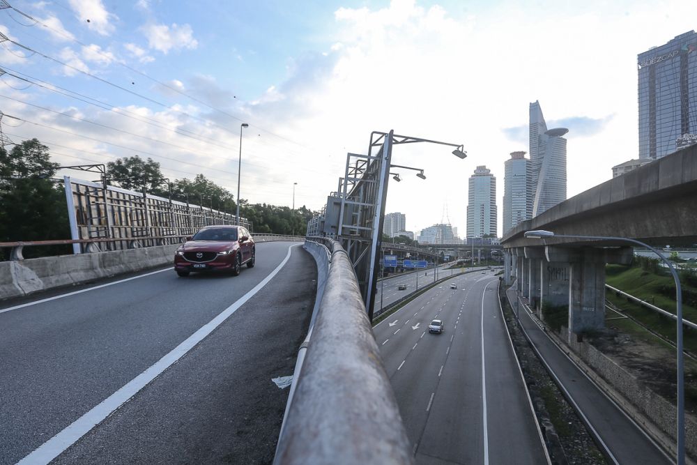 A general view of traffic on the Federal Highway in Kuala Lumpur June 1, 2021. u00e2u20acu201d Picture by Yusof Mat Isa