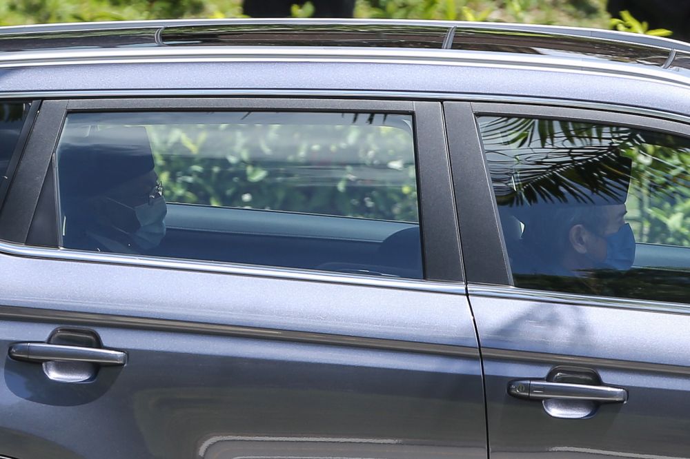 A vehicle ferrying Tun Dr Mahathir Mohamad is seen arriving at Istana Negara in Kuala Lumpur June 10, 2021.  u00e2u20acu201d Picture by Yusof Mat Isann