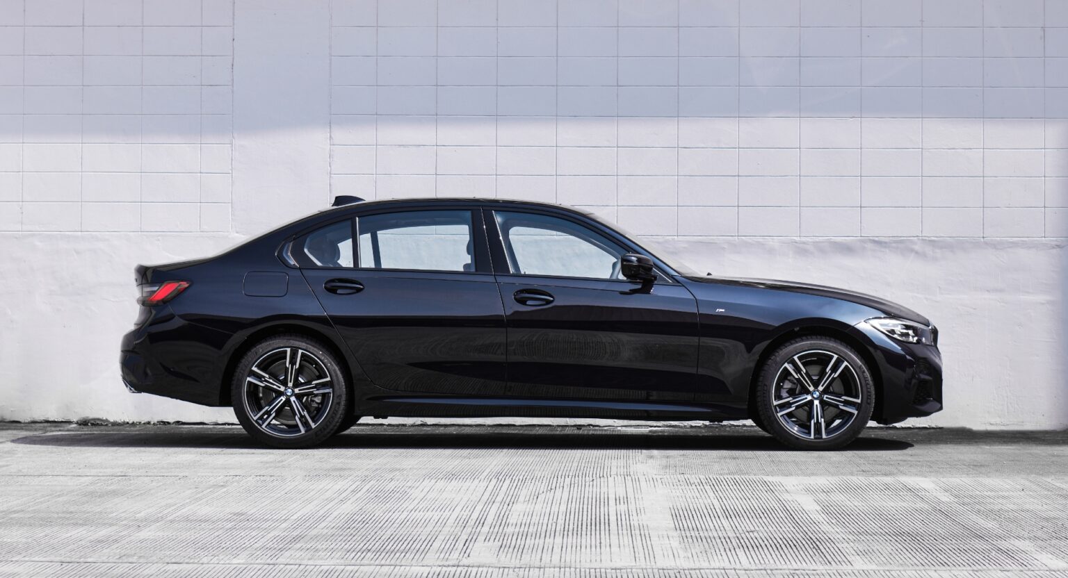 本地组装BMW 330Li M Sport 售价RM27万起| 观点| 精彩大马 image