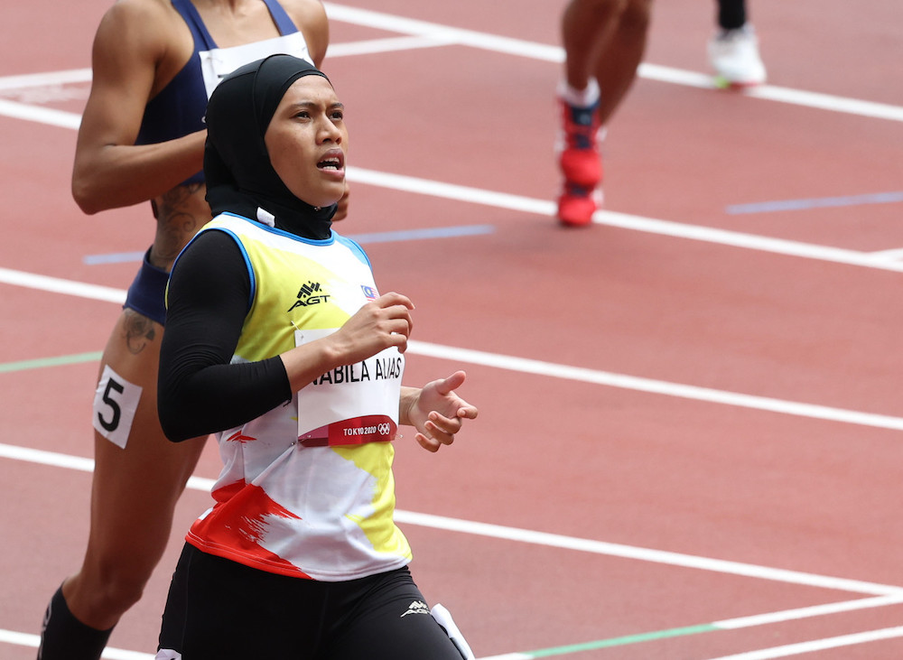 National womenu00e2u20acu2122s sprinter Azreen Nabila Alias put on an energetic run to advance to the first round of the 100m event after finishing second in the qualifying round at the Tokyo 2020 Olympic Games. u00e2u20acu201d Bernama pic