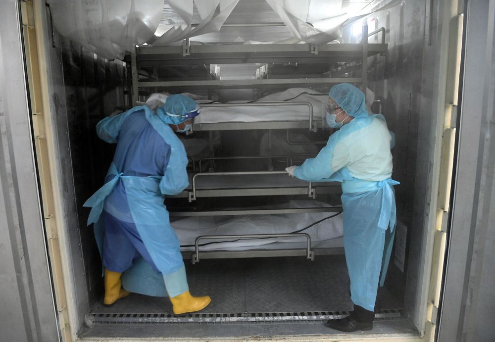 Hospital Sultanah Aminah staff are pictured in a container which doubles as a morgue as they handle remains of deceased Covid-19 patients in Johor Baru July 21, 2021. u00e2u20acu201d Bernama pic