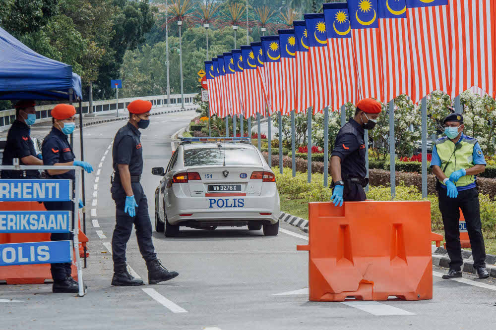 Parliament compound under heavy guard by police July 29, 2021. u00e2u20acu201d Picture by Shafwan Zaidon