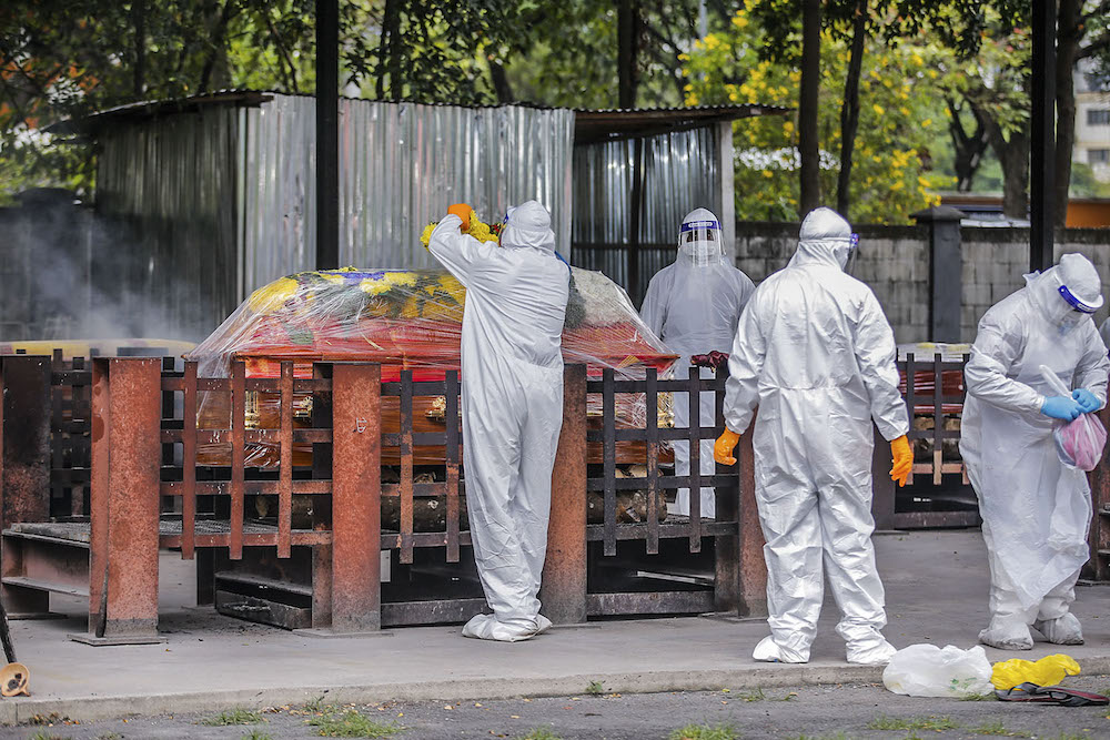 An Indian cremation ceremony is carried out during the Covid 19 pandemic at Sentul Hindu Crematorium, August 8, 2021. u00e2u20acu2022 Picture by Hari Anggara