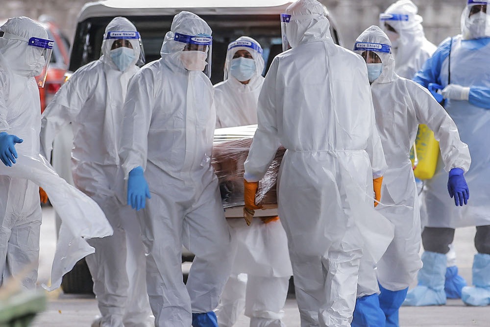 An Indian cremation ceremony is carried out during the Covid 19 pandemic at Sentul Hindu Crematorium, August 8, 2021. u00e2u20acu2022 Picture by Hari Anggara