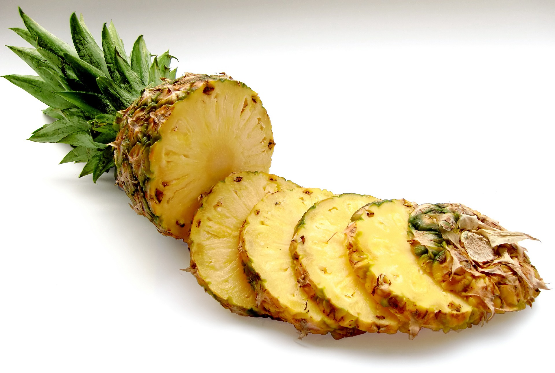 黄梨有丰富的菠萝蛋白酶，可以帮助我们消化。-图取自pixabay-