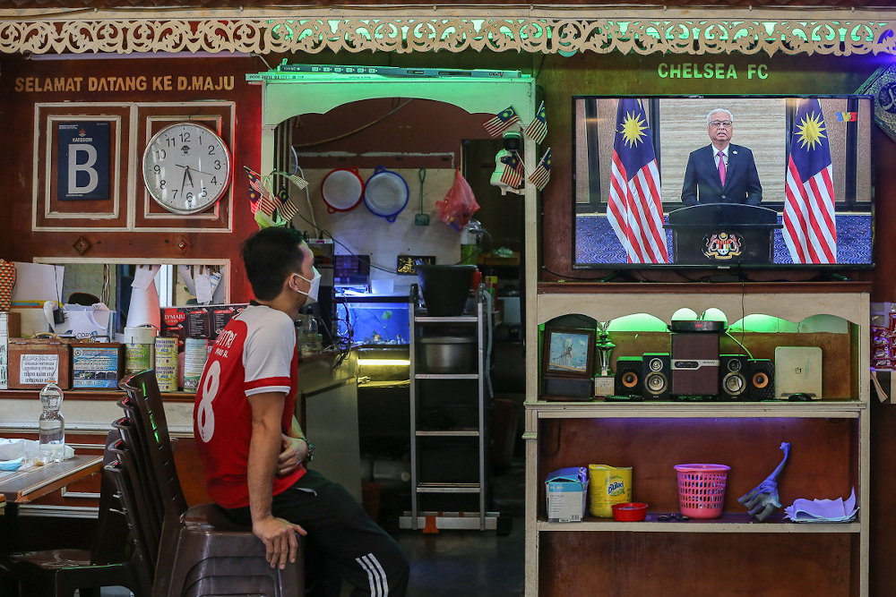 People watch a live telecast of Prime Minister Datuk Seri Ismail Sabri Yaakobu00e2u20acu2122s speech at a restaurant in Kuala Lumpur August 22, 2021. u00e2u20acu201d Picture by Yusof Mat Isa 