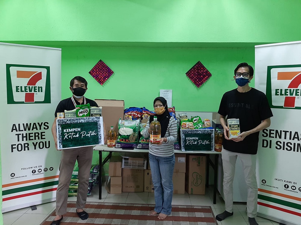 Convenience store chain 7-Eleven Malaysia continues to help the marginalised community during these trying times. u00e2u20acu2022 Picture courtesy of 7-Eleven Malaysia