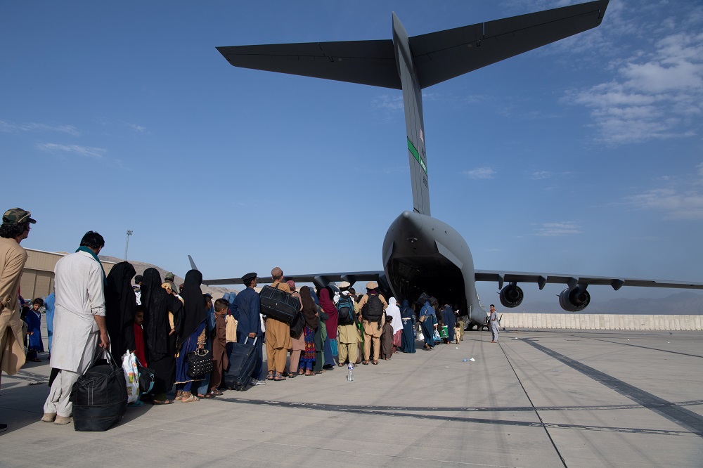 US Air Force loadmasters and pilots load passengers aboard a US Air Force C-17 Globemaster III at Hamid Karzai International Airport in Kabul, Afghanistan August 24, 2021. u00e2u20acu2022 US Air Force/Master Sgt. Donald R. Allen/Handout via Reuters 