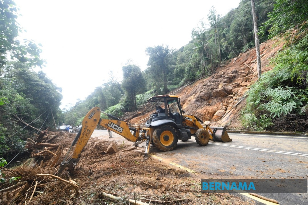 The Department of Mineral and Geoscience, Malaysia detected at least four landslides had occurred on the slopes of Gunung Jerai following the water surge phenomenon on August 18, 2021. u00e2u20acu201d Picture via Twitter/Bernama