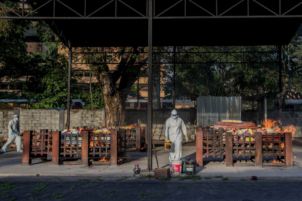 An Indian cremation ceremony is carried out during the Covid 19 pandemic at Sentul Hindu Crematorium, August 10, 2021. u00e2u20acu2022 Picture by Firdaus Latif