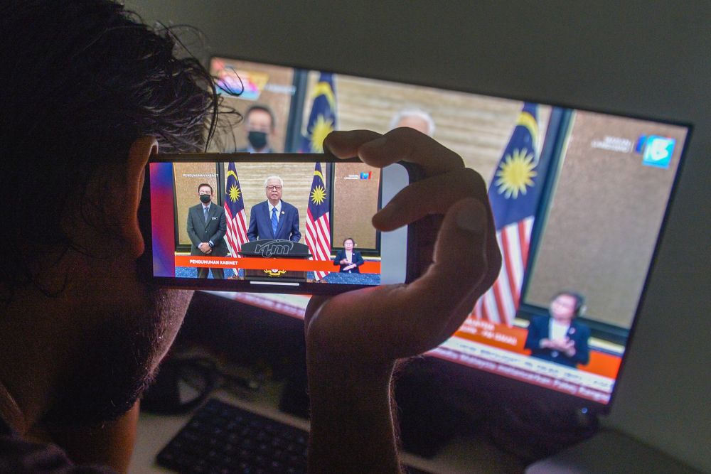 A man watches a live telecast of Prime Minister Datuk Seri Ismail Sabri Yaakobu00e2u20acu2122s speech in Kuala Lumpur August 27, 2021. u00e2u20acu201d Picture by Miera Zulyana
